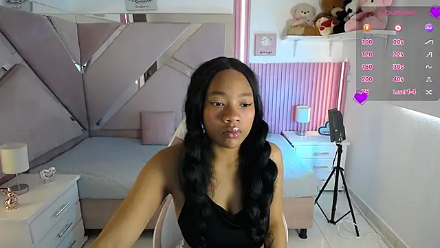 Snapshot of Charlotte_ebony_ chatting on 10-09-25, 01:09 Charlotte ebony online show from 10-09-25, 01:09