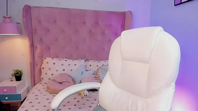 Vanelope evanss online show from 11-21-25, 12:37