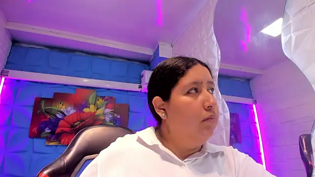 Snapshot of DulcineaSaenz chatting on 10-18-25, 08:31 DulcineaSaenz online show from 10-18-25, 08:31
