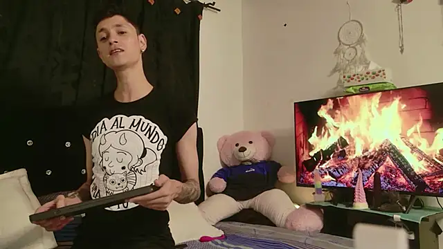 Tyler cat online show from 10-04-25, 03:26