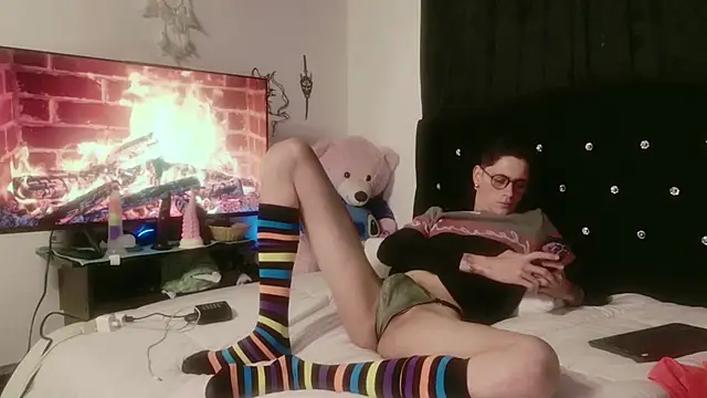 Tyler cat online show from 11-05-25, 01:33