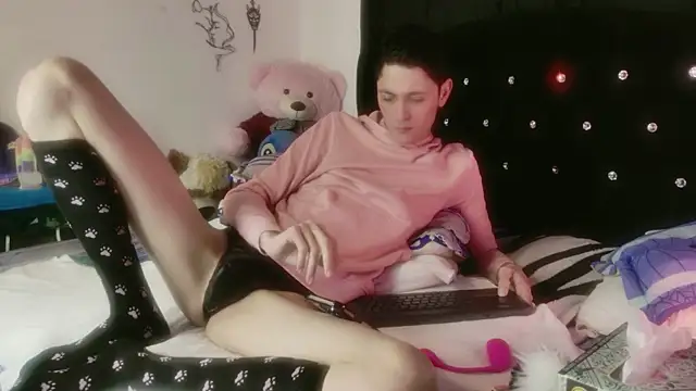 Tyler cat online show from 04-18-26, 02:10