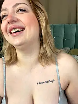 KellyMoors online show from 10-18-25, 01:08