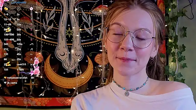 lyra thenymph online show from 11-18-25, 12:16