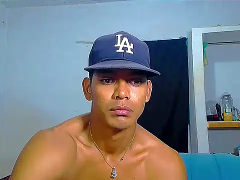 Snapshot of theMyke101 chatting on 06-26-26, 12:04 theMyke101 online show from 06-26-26, 12:04