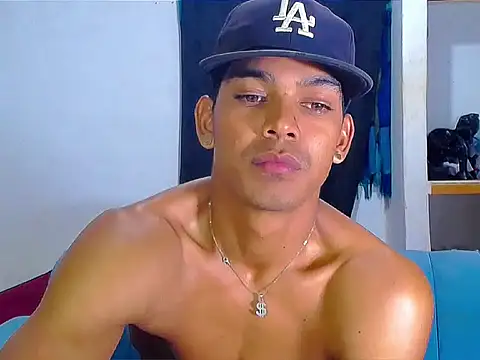 Snapshot of theMyke101 chatting on 06-27-26, 04:39 theMyke101 online show from 06-27-26, 04:39