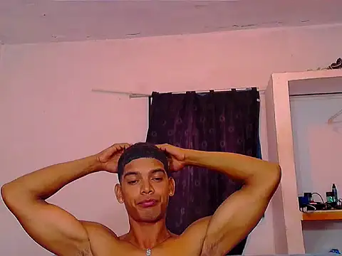 Snapshot of theMyke101 chatting on 07-07-26, 02:47 theMyke101 online show from 07-07-26, 02:47