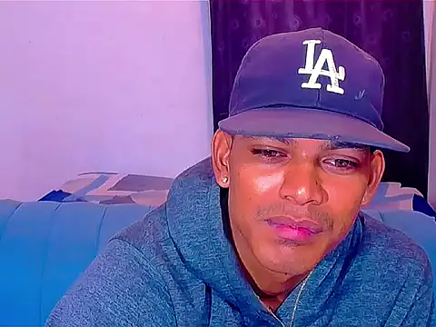Snapshot of theMyke101 chatting on 07-15-26, 04:45 theMyke101 online show from 07-15-26, 04:45