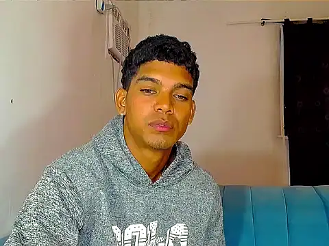 Snapshot of theMyke101 chatting on 08-06-26, 02:02 theMyke101 online show from 08-06-26, 02:02