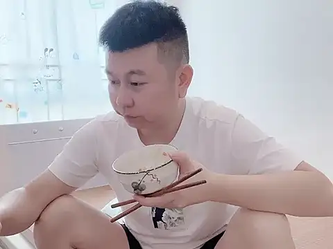 Snapshot of dachui_168 chatting on 10-16-25, 04:24 dachui 168 online show from 10-16-25, 04:24