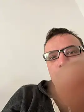 Snapshot of viktor1992-1-1 chatting on 03-30-26, 07:20 viktor1992-1-1 online show from 03-30-26, 07:20