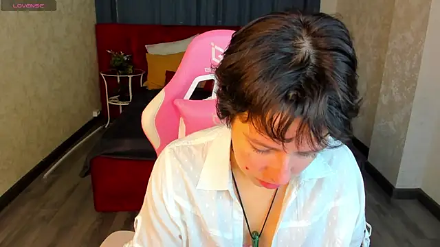 Sara Frayer online show from 10-09-25, 01:03