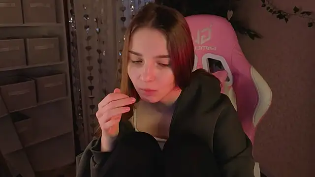 Snapshot of L1na_Reeds chatting on 03-06-26, 01:13 L1na Reeds online show from 03-06-26, 01:13