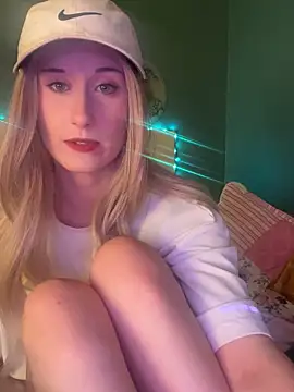 Snapshot of meadowmoon3 chatting on 03-12-26, 02:01 meadowmoon3 online show from 03-12-26, 02:01