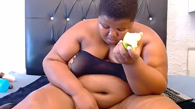 LadyBear2002 online show from 03-15-26, 06:25