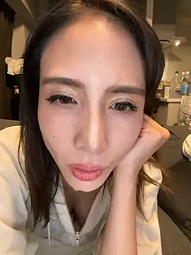 Snapshot of rena_rena_rena chatting on 10-02-25, 03:19 rena rena rena online show from 10-02-25, 03:19