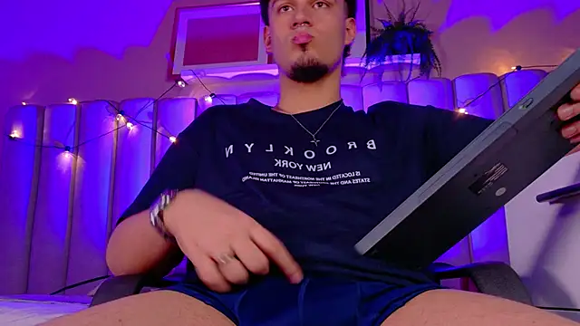 Snapshot of LiamThunder05_ chatting on 11-14-25, 03:05 LiamThunder05 online show from 11-14-25, 03:05