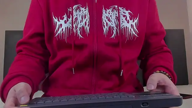 Snapshot of LiamThunder05_ chatting on 11-18-25, 03:12 LiamThunder05 online show from 11-18-25, 03:12