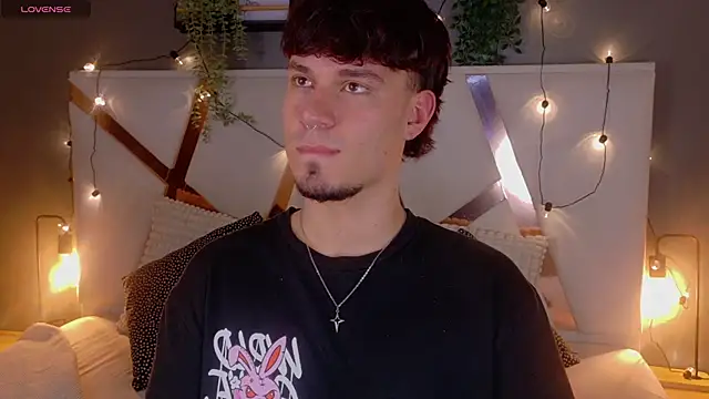 Snapshot of LiamThunder05_ chatting on 11-21-25, 08:07 LiamThunder05 online show from 11-21-25, 08:07