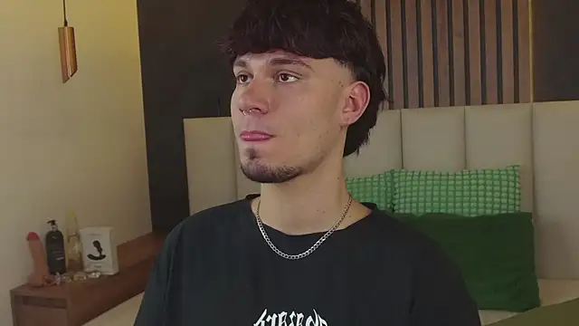 Snapshot of LiamThunder05_ chatting on 12-02-25, 08:04 LiamThunder05 online show from 12-02-25, 08:04