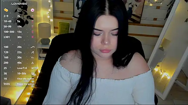 Snapshot of Mona_Esty chatting on 02-20-26, 07:47 Mona Esty online show from 02-20-26, 07:47