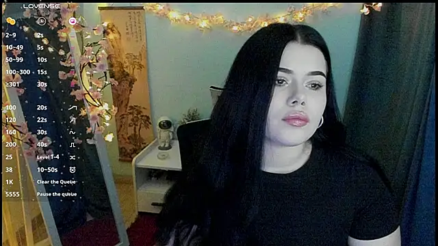 Snapshot of Mona_Esty chatting on 02-23-26, 08:39 Mona Esty online show from 02-23-26, 08:39