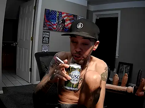 Snapshot of Michigan9000 chatting on 10-22-25, 05:19 Michigan9000 online show from 10-22-25, 05:19