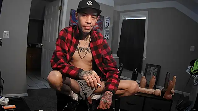 Snapshot of Michigan9000 chatting on 10-22-25, 05:24 Michigan9000 online show from 10-22-25, 05:24