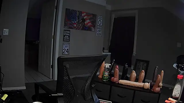 Snapshot of Michigan9000 chatting on 10-23-25, 05:29 Michigan9000 online show from 10-23-25, 05:29