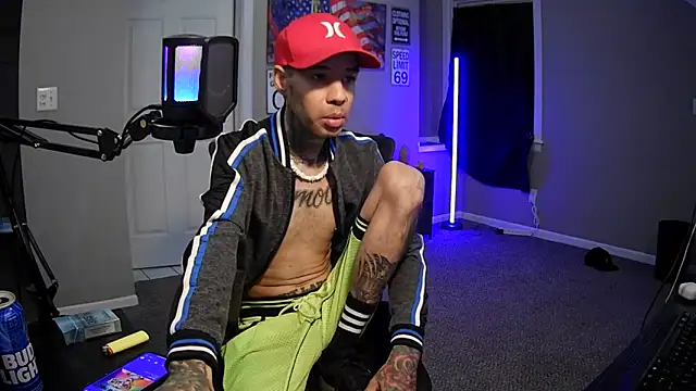 Snapshot of Michigan9000 chatting on 11-15-25, 12:41 Michigan9000 online show from 11-15-25, 12:41