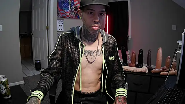 Snapshot of Michigan9000 chatting on 11-17-25, 12:49 Michigan9000 online show from 11-17-25, 12:49