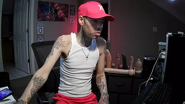 Snapshot of Michigan9000 chatting on 12-01-25, 12:15 Michigan9000 online show from 12-01-25, 12:15