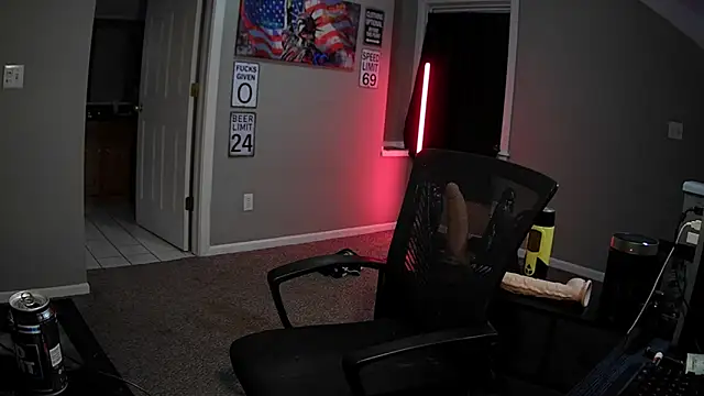 Snapshot of Michigan9000 chatting on 12-04-25, 11:08 Michigan9000 online show from 12-04-25, 11:08