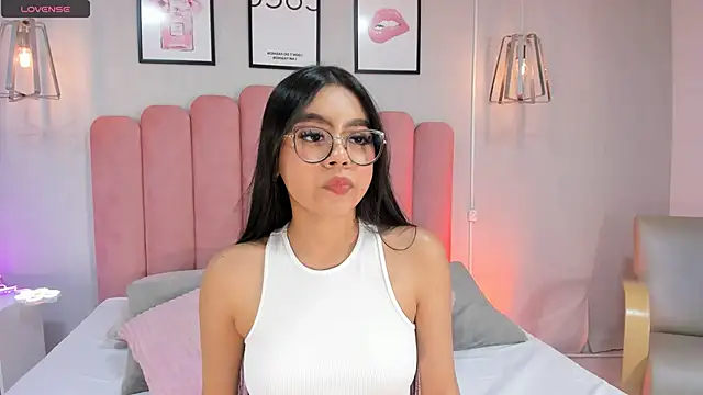 mara swan  online show from 10-18-25, 07:25