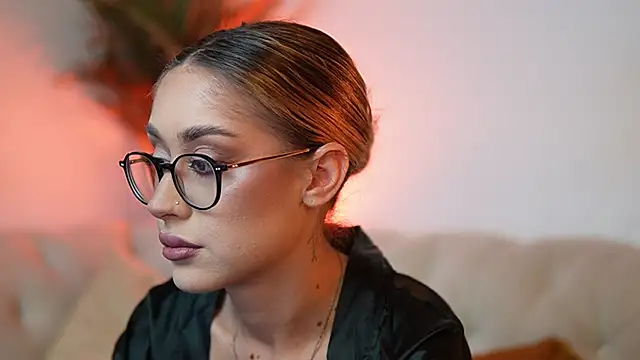 Snapshot of AileenKiss chatting on 10-22-25, 06:40 AileenKiss online show from 10-22-25, 06:40