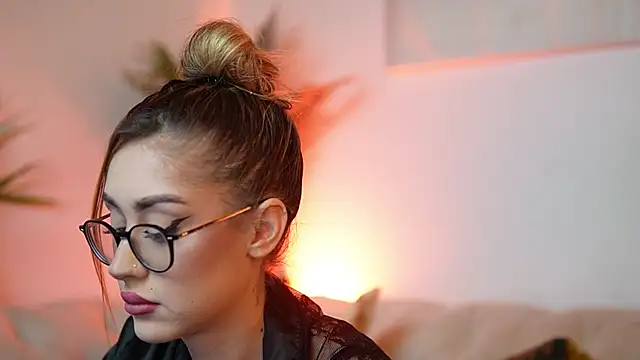 Snapshot of AileenKiss chatting on 11-19-25, 07:25 AileenKiss online show from 11-19-25, 07:25