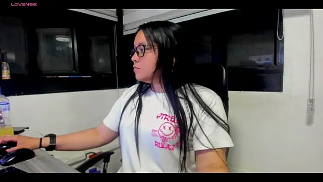 Xander Taylor  online show from 12-04-25, 05:28