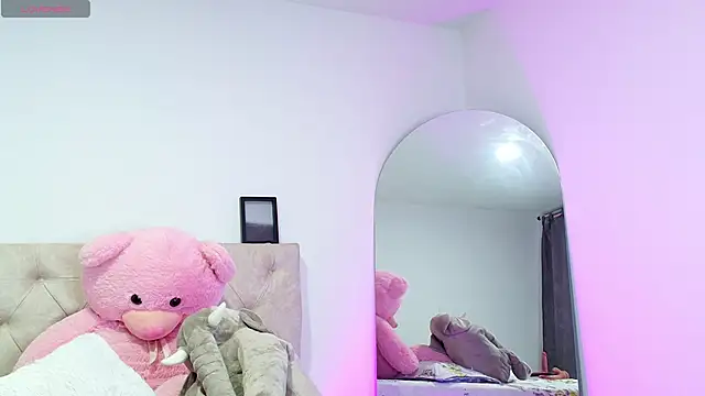 SoofiKiss online show from 11-19-25, 10:32