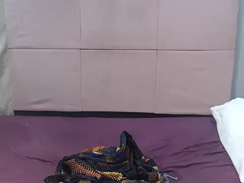 Snapshot of CurvyDollxx25 chatting on 10-09-25, 02:20 CurvyDollxx25 online show from 10-09-25, 02:20