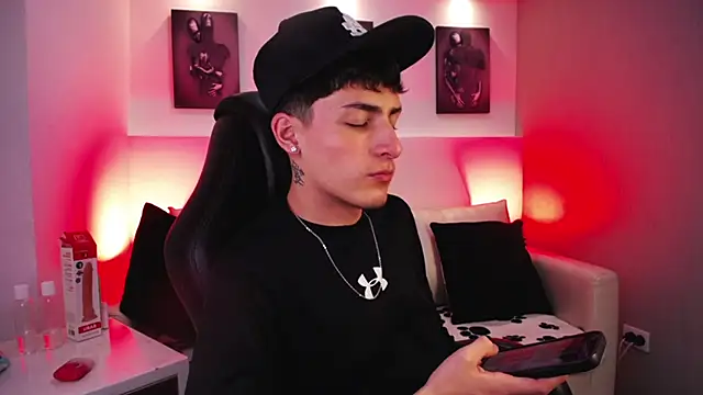 Snapshot of MateoMitchell chatting on 01-16-26, 04:38 MateoMitchell online show from 01-16-26, 04:38