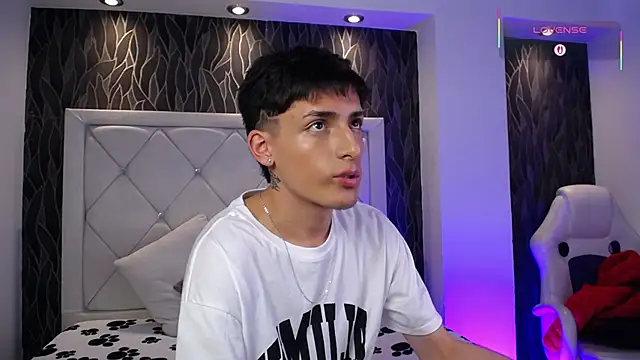 Snapshot of MateoMitchell chatting on 02-03-26, 04:21 MateoMitchell online show from 02-03-26, 04:21