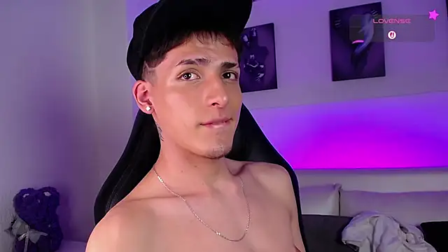 Snapshot of MateoMitchell chatting on 02-10-26, 05:11 MateoMitchell online show from 02-10-26, 05:11