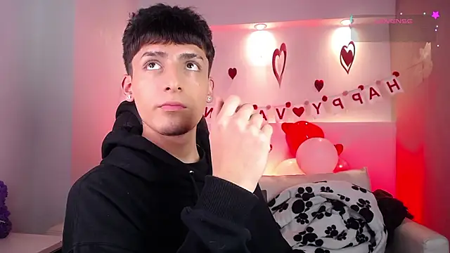 Snapshot of MateoMitchell chatting on 02-16-26, 04:52 MateoMitchell online show from 02-16-26, 04:52