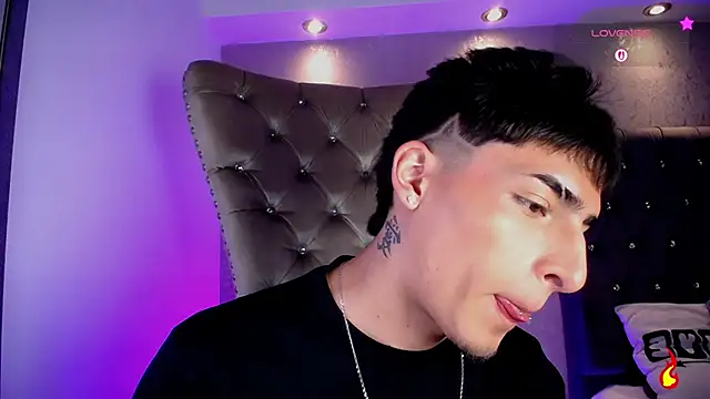 Snapshot of MateoMitchell chatting on 02-25-26, 04:33 MateoMitchell online show from 02-25-26, 04:33