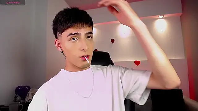 Snapshot of MateoMitchell chatting on 03-06-26, 04:31 MateoMitchell online show from 03-06-26, 04:31