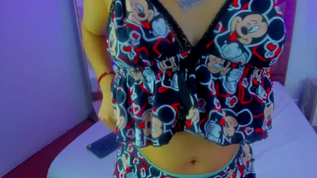 Snapshot of Alanha__ chatting on 10-10-25, 04:00 Alanha online show from 10-10-25, 04:00