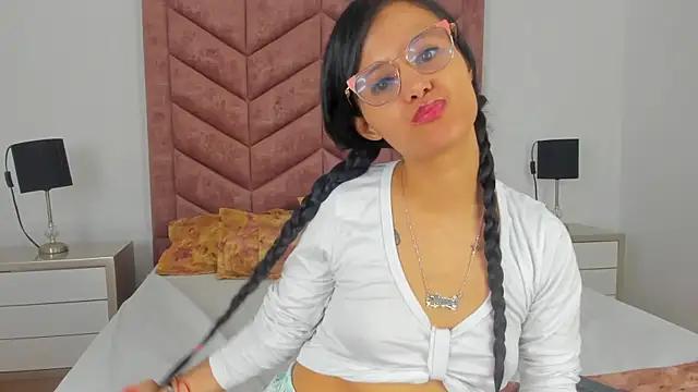 Snapshot of Alanha__ chatting on 10-16-25, 02:23 Alanha online show from 10-16-25, 02:23