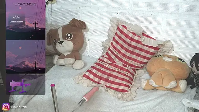 Snapshot of lunacutie chatting on 10-21-25, 07:36 lunacutie online show from 10-21-25, 07:36