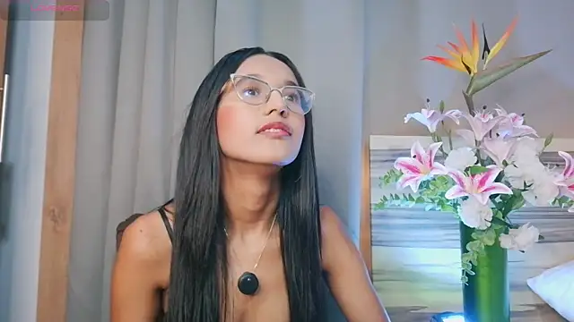 Snapshot of luna_valen chatting on 05-10-26, 04:39 luna valen online show from 05-10-26, 04:39