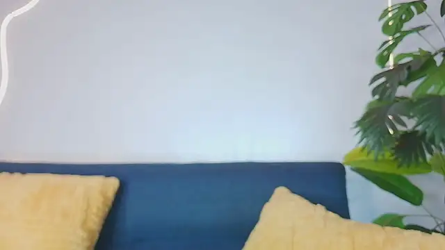 Snapshot of luna_valen chatting on 05-27-26, 04:09 luna valen online show from 05-27-26, 04:09